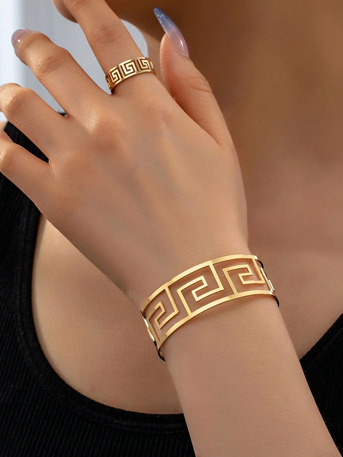 Los Elegancia Geometric Hollow out Pattern Bangle Set