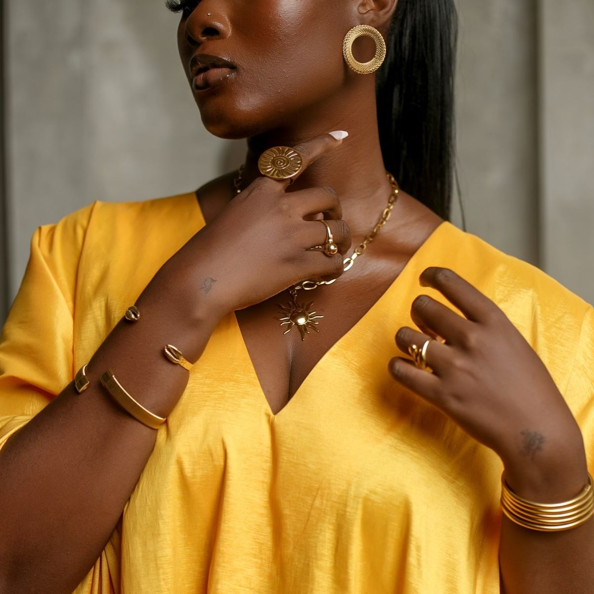 Gold-geometric fashion element set